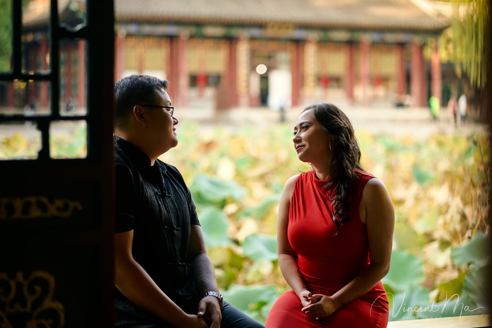 A couple enjoying an engagement photoshoot at the Summer Palace in Beijing, with traditional Chinese architecture and gardens in the background. Captured by a local Beijing photographer.