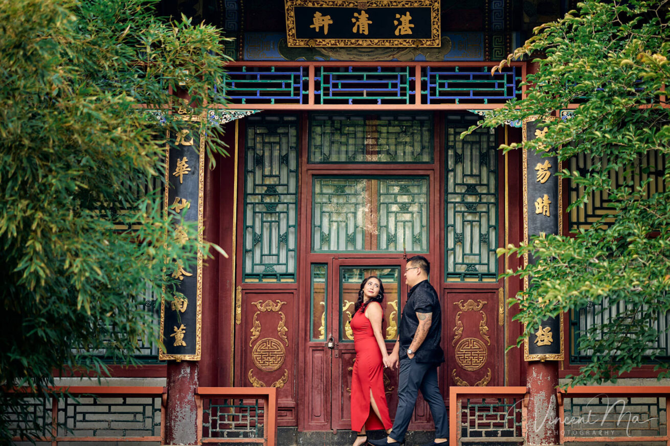 A couple enjoying an engagement photoshoot at the Summer Palace in Beijing, with traditional Chinese architecture and gardens in the background. Captured by a local Beijing photographer.