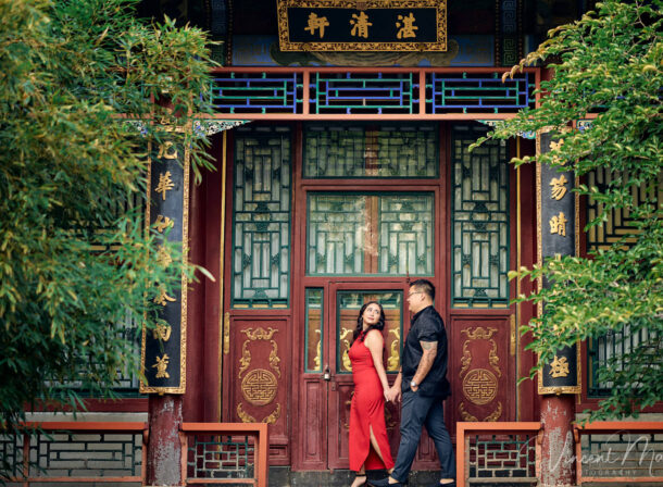 A couple enjoying an engagement photoshoot at the Summer Palace in Beijing, with traditional Chinese architecture and gardens in the background. Captured by a local Beijing photographer.