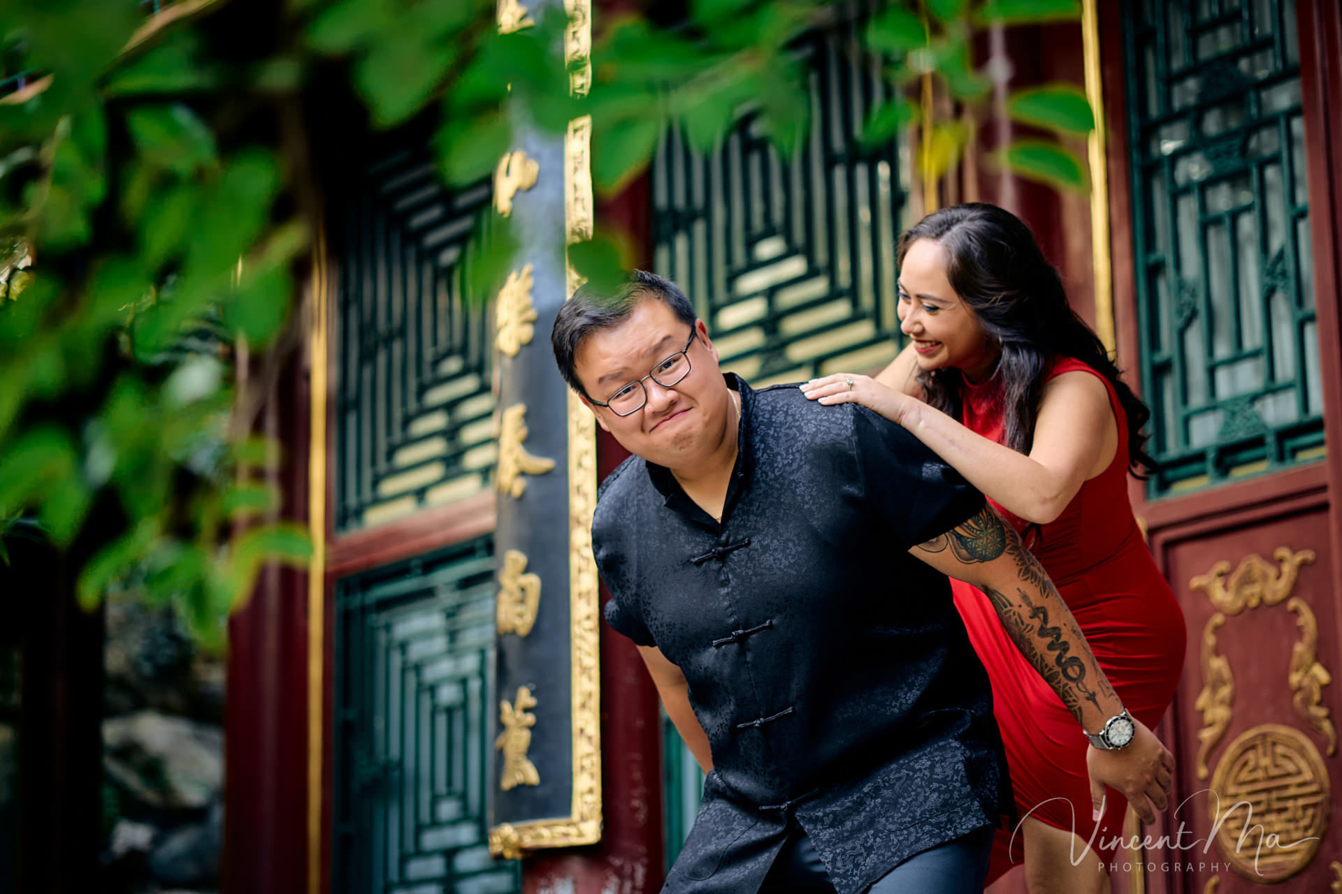 A couple enjoying an engagement photoshoot at the Summer Palace in Beijing, with traditional Chinese architecture and gardens in the background. Captured by a local Beijing photographer.