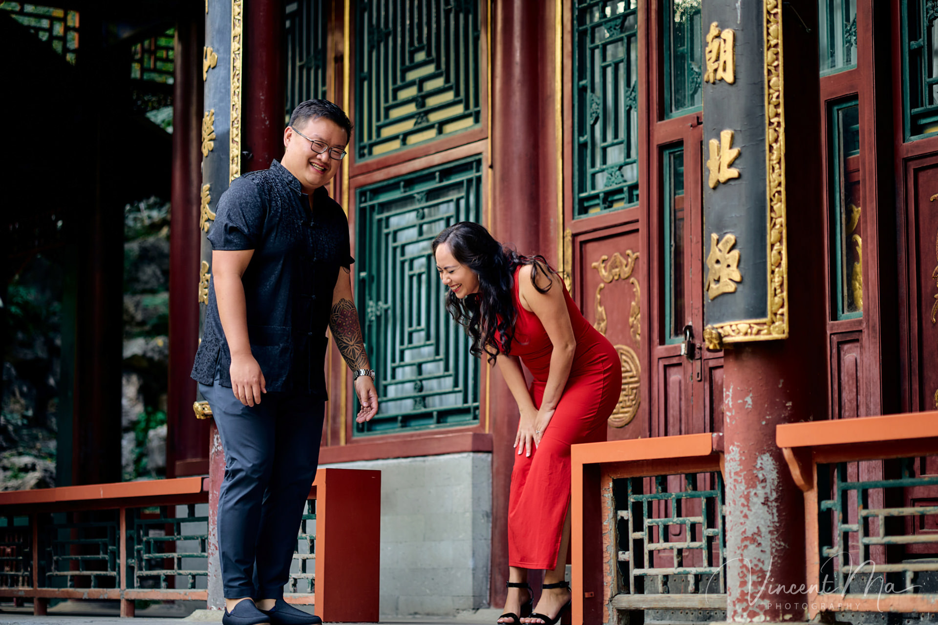 A couple enjoying an engagement photoshoot at the Summer Palace in Beijing, with traditional Chinese architecture and gardens in the background. Captured by a local Beijing photographer.