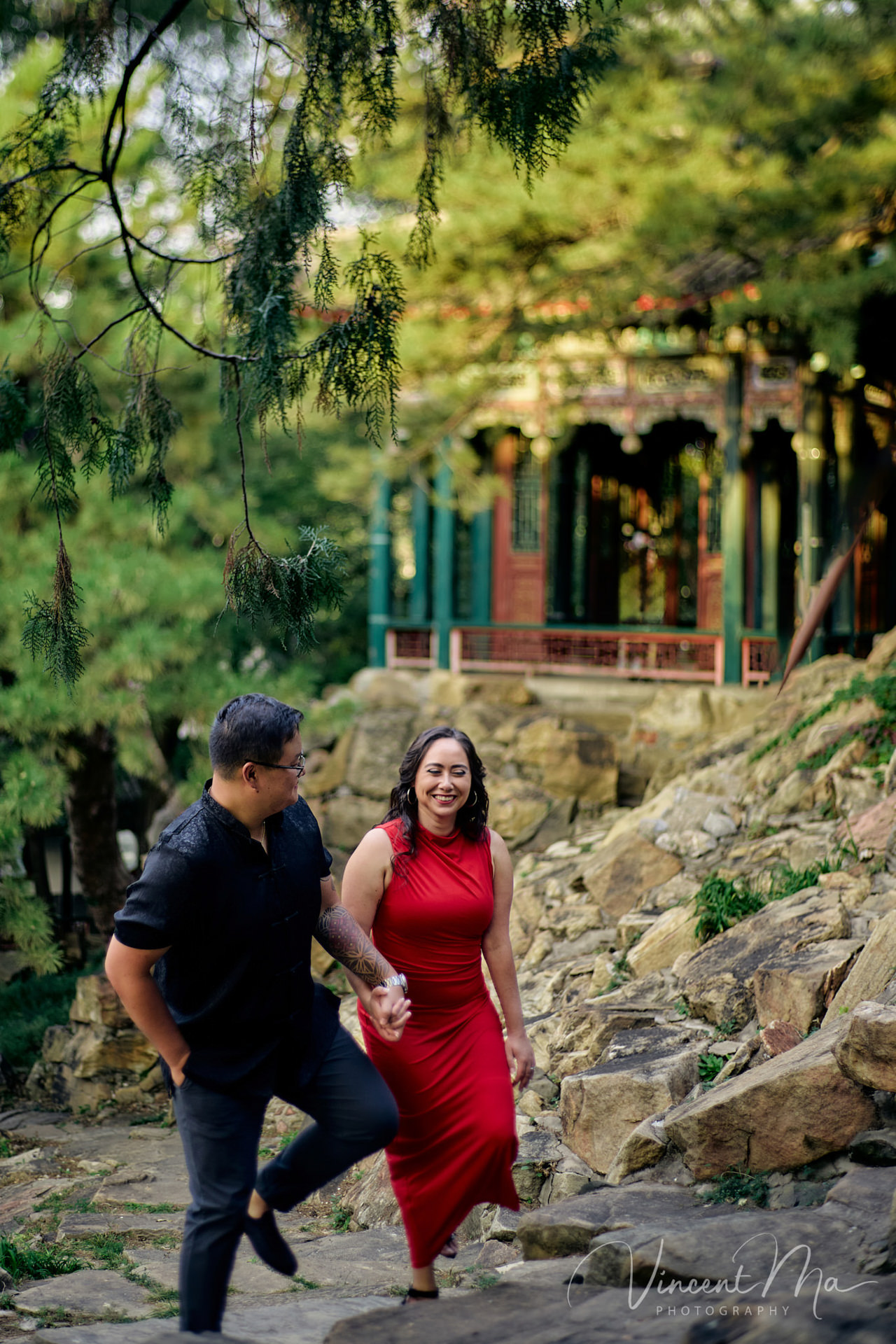 A couple enjoying an engagement photoshoot at the Summer Palace in Beijing, with traditional Chinese architecture and gardens in the background. Captured by a local Beijing photographer.