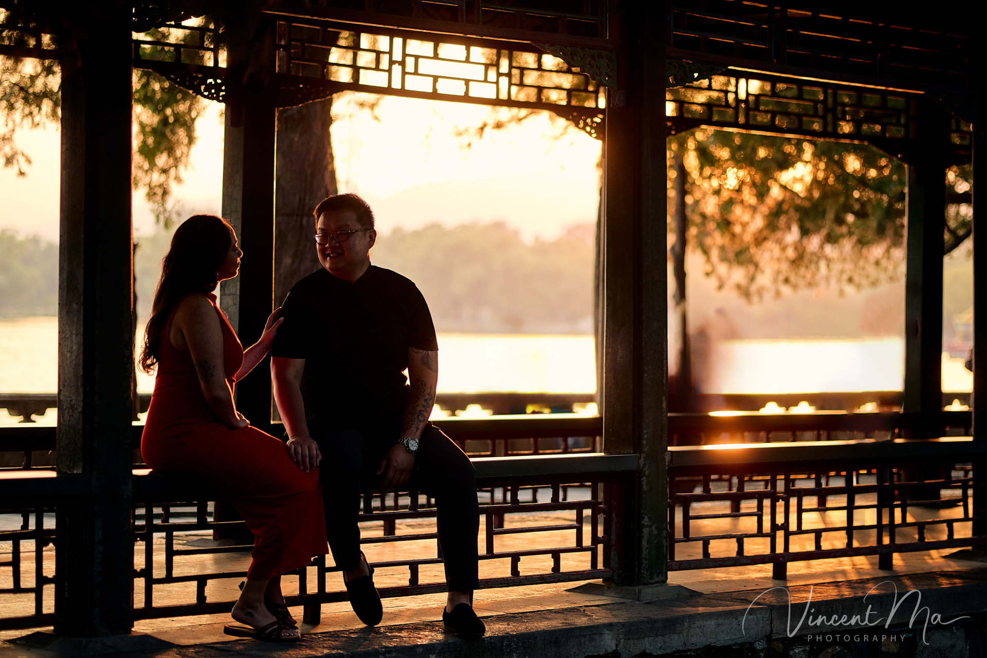 A couple enjoying an engagement photoshoot at the Summer Palace in Beijing, with traditional Chinese architecture and gardens in the background. Captured by a local Beijing photographer.