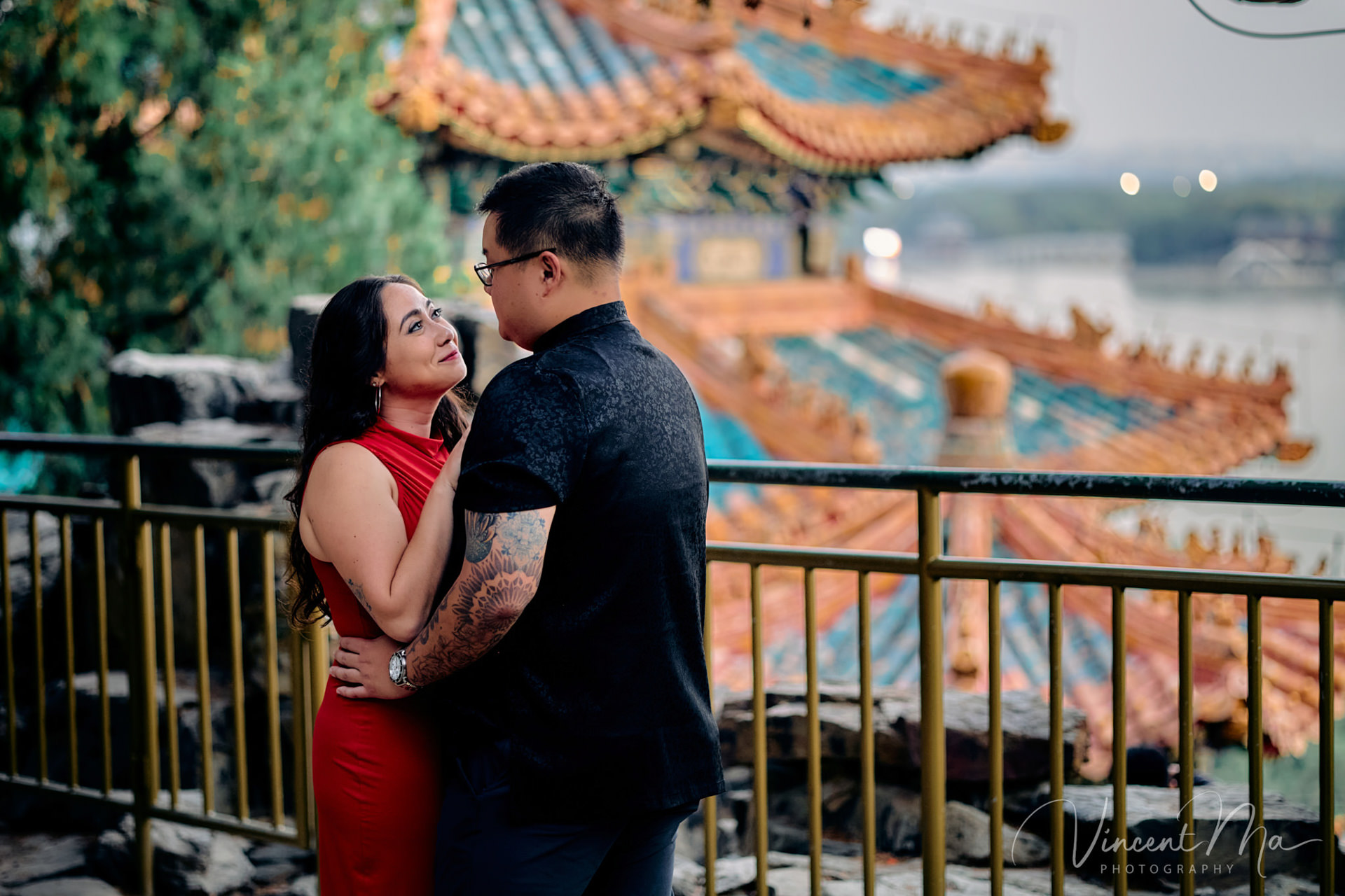 A couple enjoying an engagement photoshoot at the Summer Palace in Beijing, with traditional Chinese architecture and gardens in the background. Captured by a local Beijing photographer.