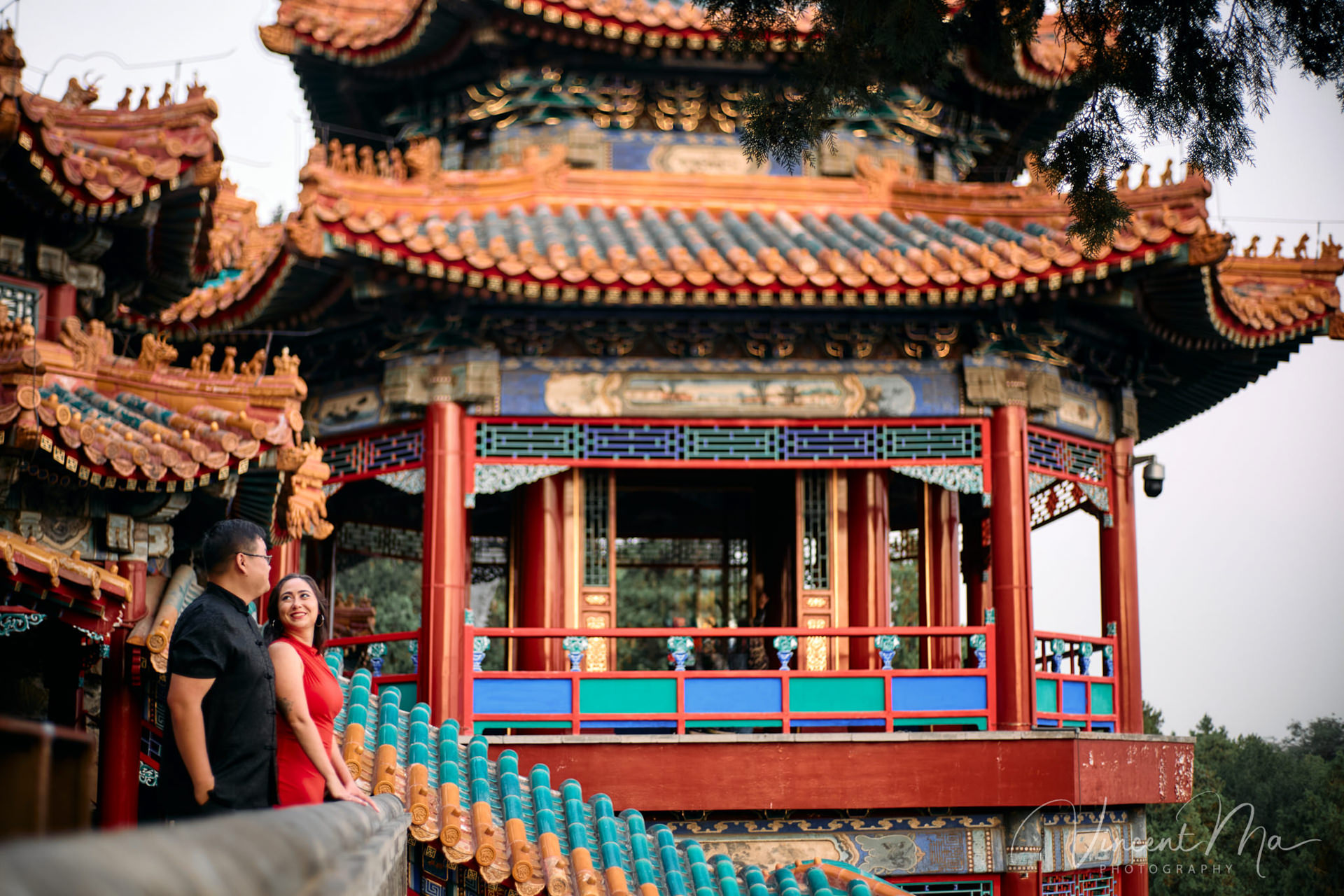 A couple enjoying an engagement photoshoot at the Summer Palace in Beijing, with traditional Chinese architecture and gardens in the background. Captured by a local Beijing photographer.