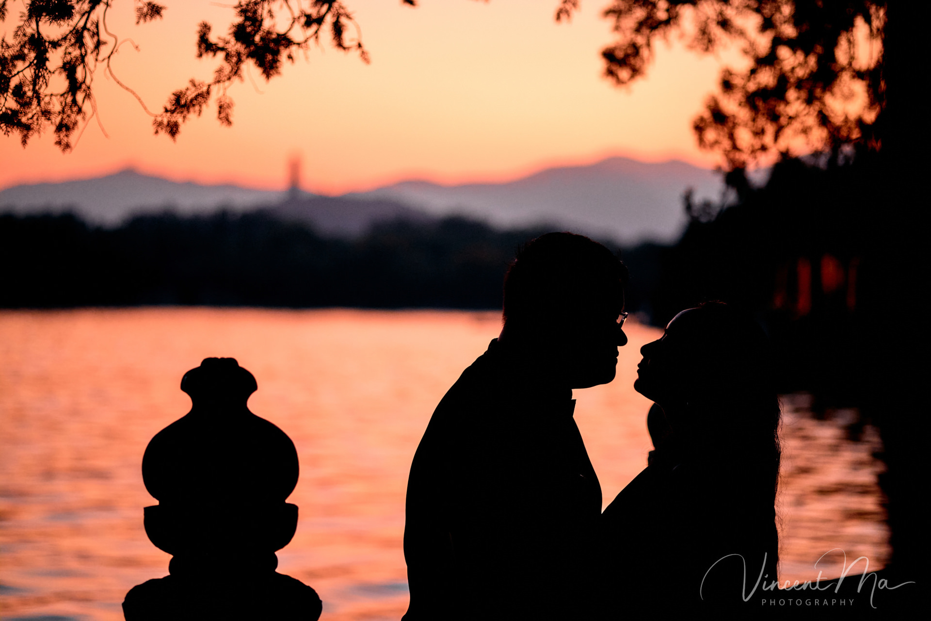 A couple enjoying an engagement photoshoot at the Summer Palace in Beijing, with traditional Chinese architecture and gardens in the background. Captured by a local Beijing photographer.