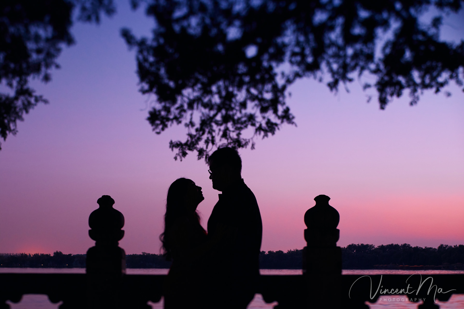 A couple enjoying an engagement photoshoot at the Summer Palace in Beijing, with traditional Chinese architecture and gardens in the background. Captured by a local Beijing photographer.