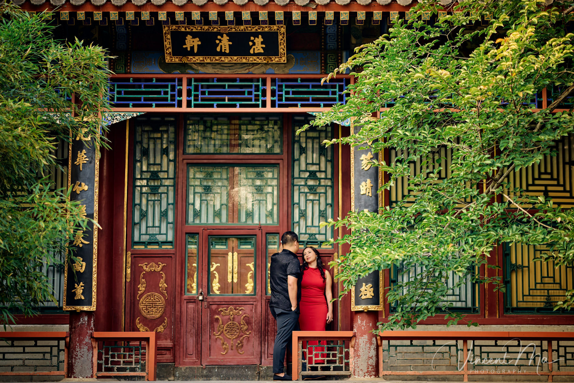 A couple enjoying an engagement photoshoot at the Summer Palace in Beijing, with traditional Chinese architecture and gardens in the background. Captured by a local Beijing photographer.