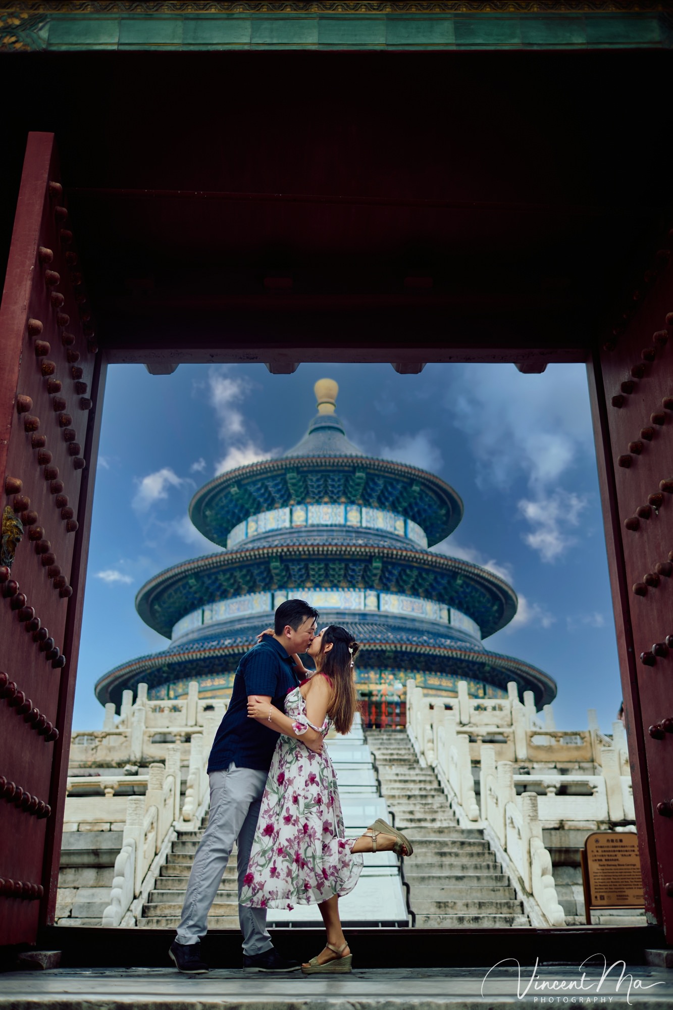 A foreign couple in traditional Chinese - style clothing, the man kneeling on one knee to propose to the woman in front of the majestic Hall of Prayer for Good Harvests in the Temple of Heaven