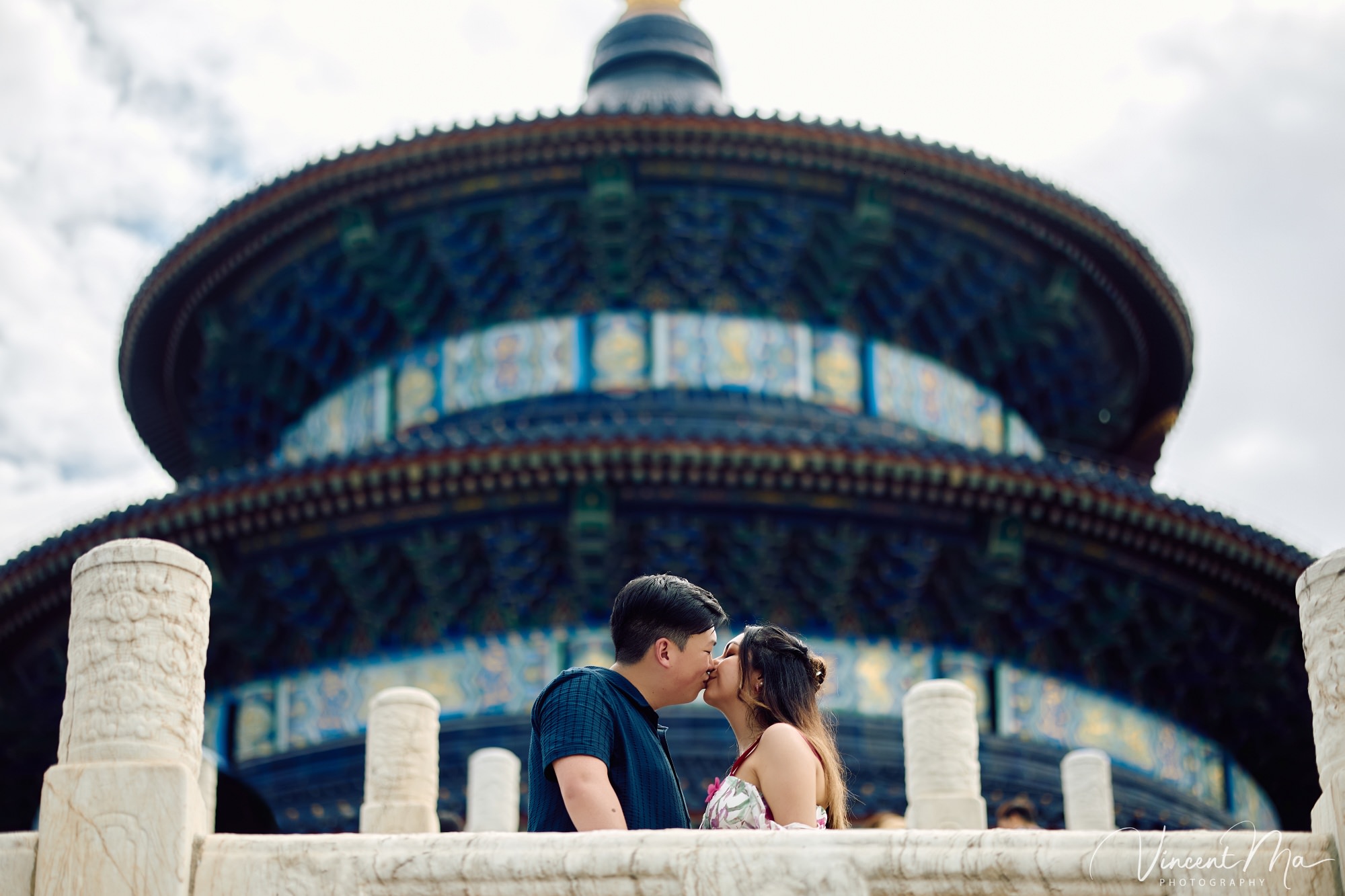 A foreign couple in traditional Chinese - style clothing, the man kneeling on one knee to propose to the woman in front of the majestic Hall of Prayer for Good Harvests in the Temple of Heaven