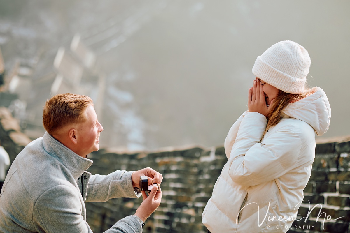 South African couple proposal at Mutianyu Great Wall during first snow.