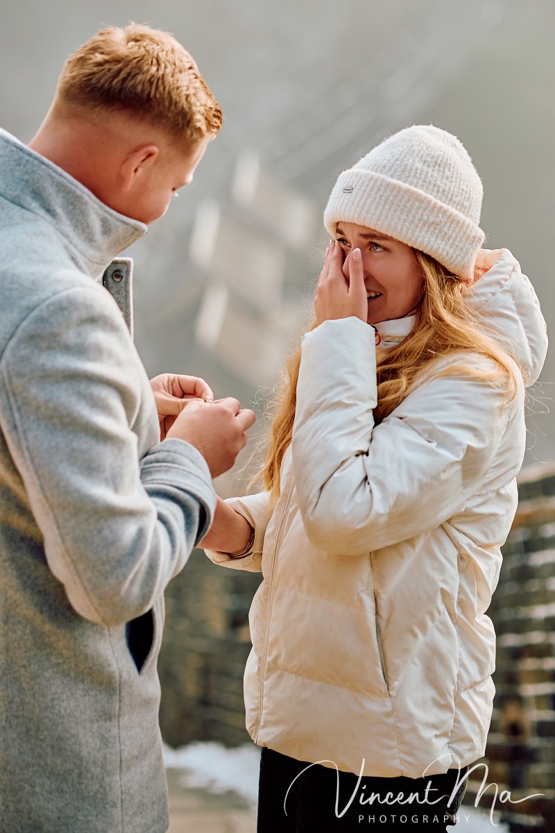 South African couple proposal at Mutianyu Great Wall during first snow.