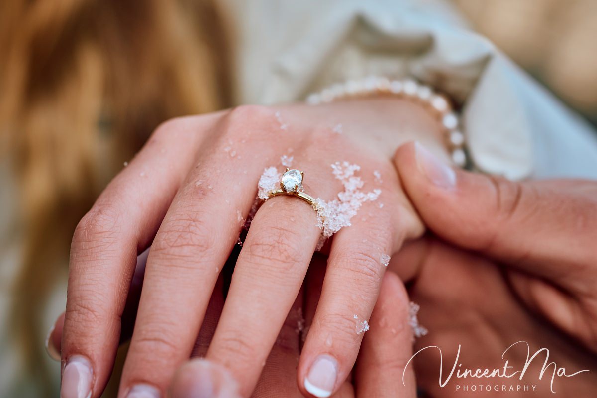 South African couple proposal at Mutianyu Great Wall Watchtower 7 in winter